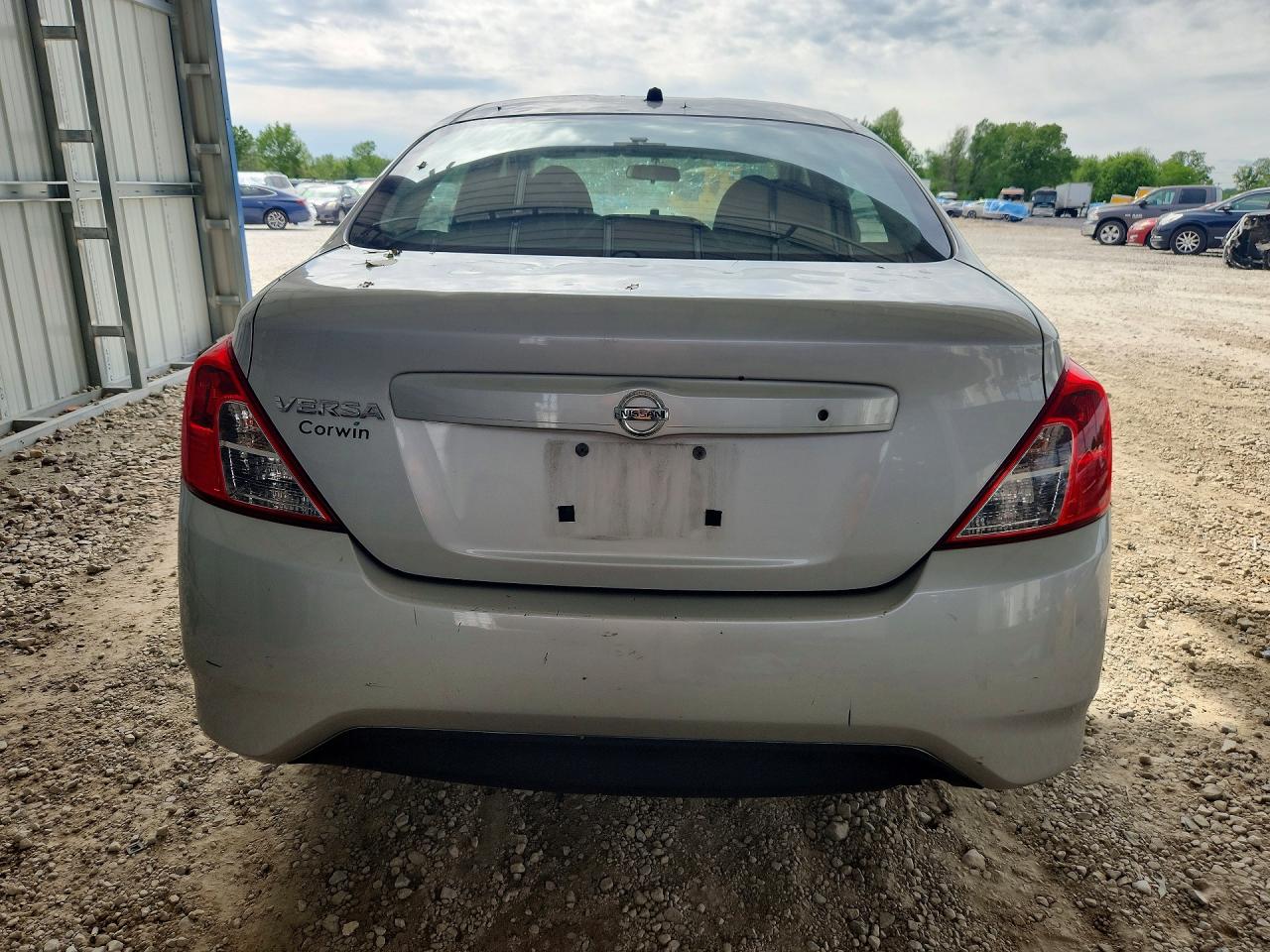 Nissan Versa 1.6 S