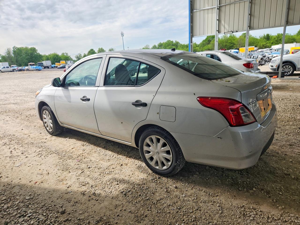 Nissan Versa 1.6 S