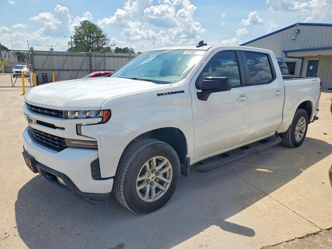 Salvage Chevrolet Silverado Image
