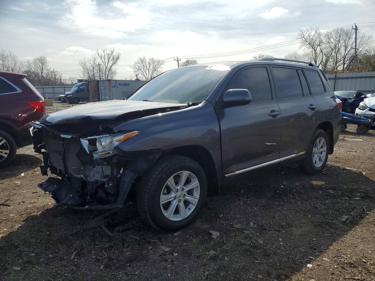Salvage Toyota Highlander Image