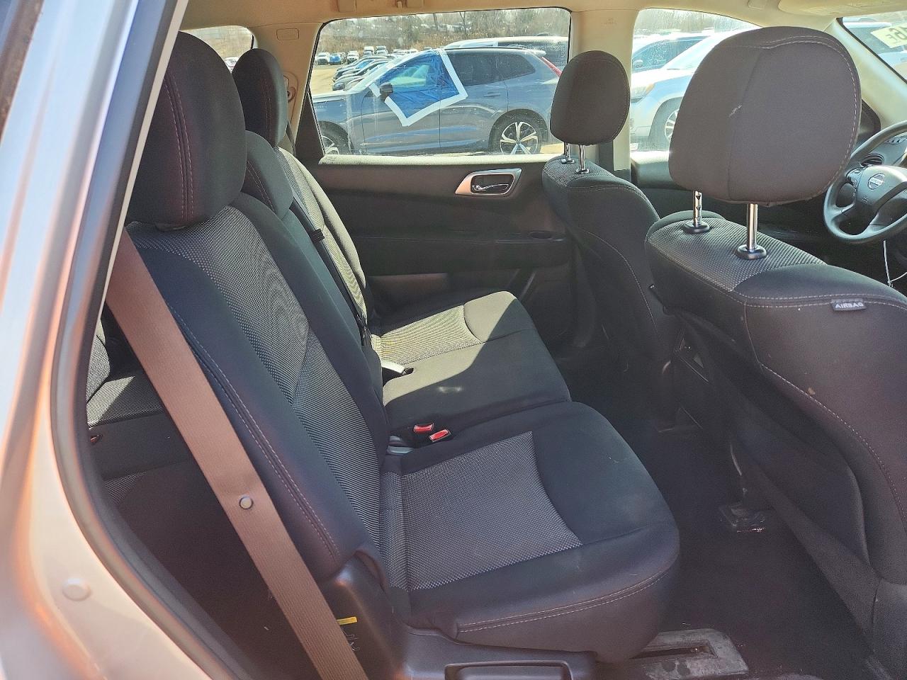 Nissan Pathfinder S