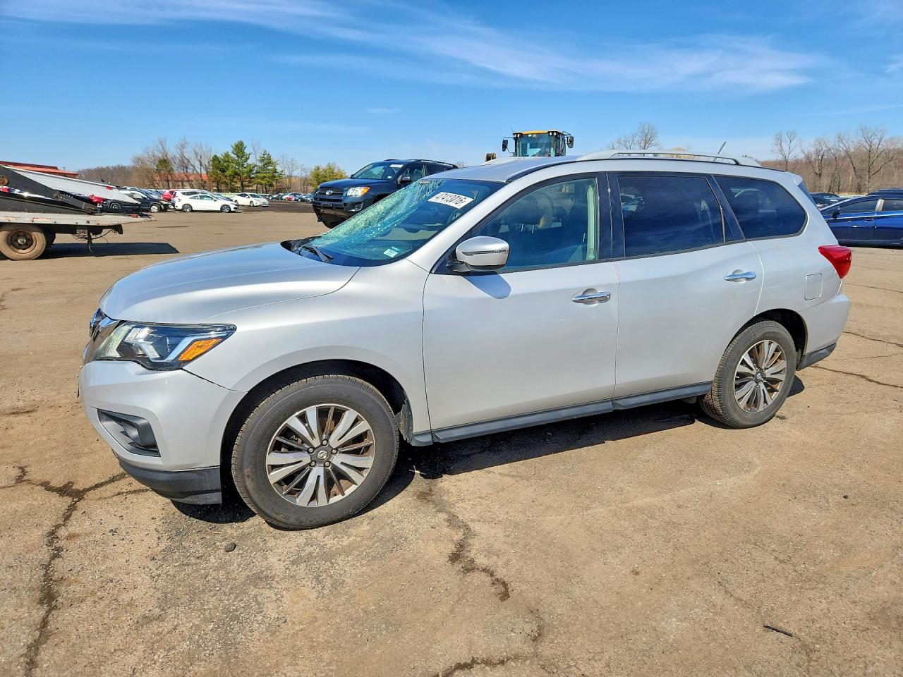 Salvage Nissan Pathfinder Image