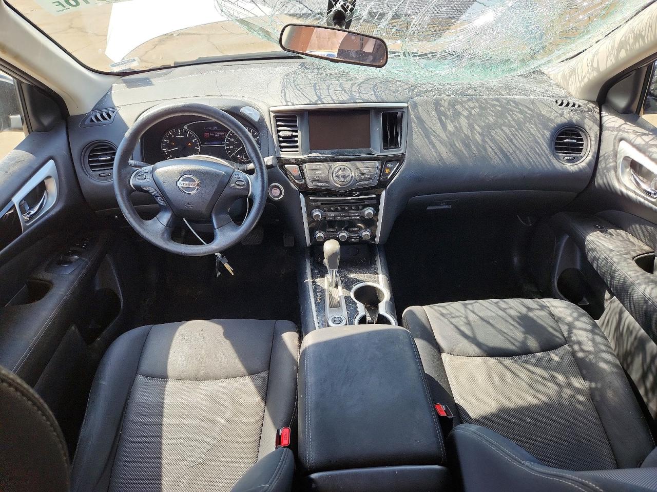 Nissan Pathfinder S