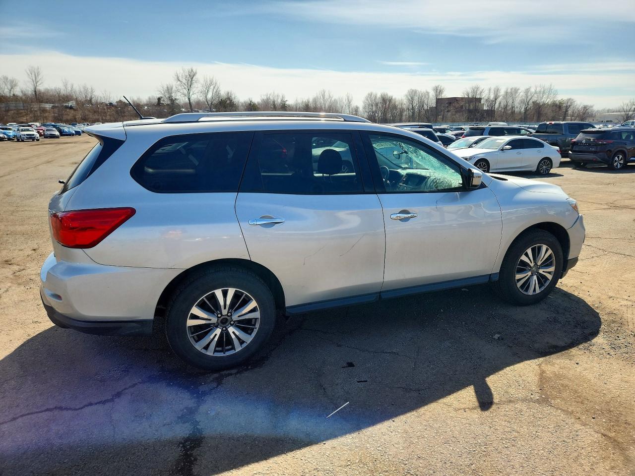 Nissan Pathfinder S
