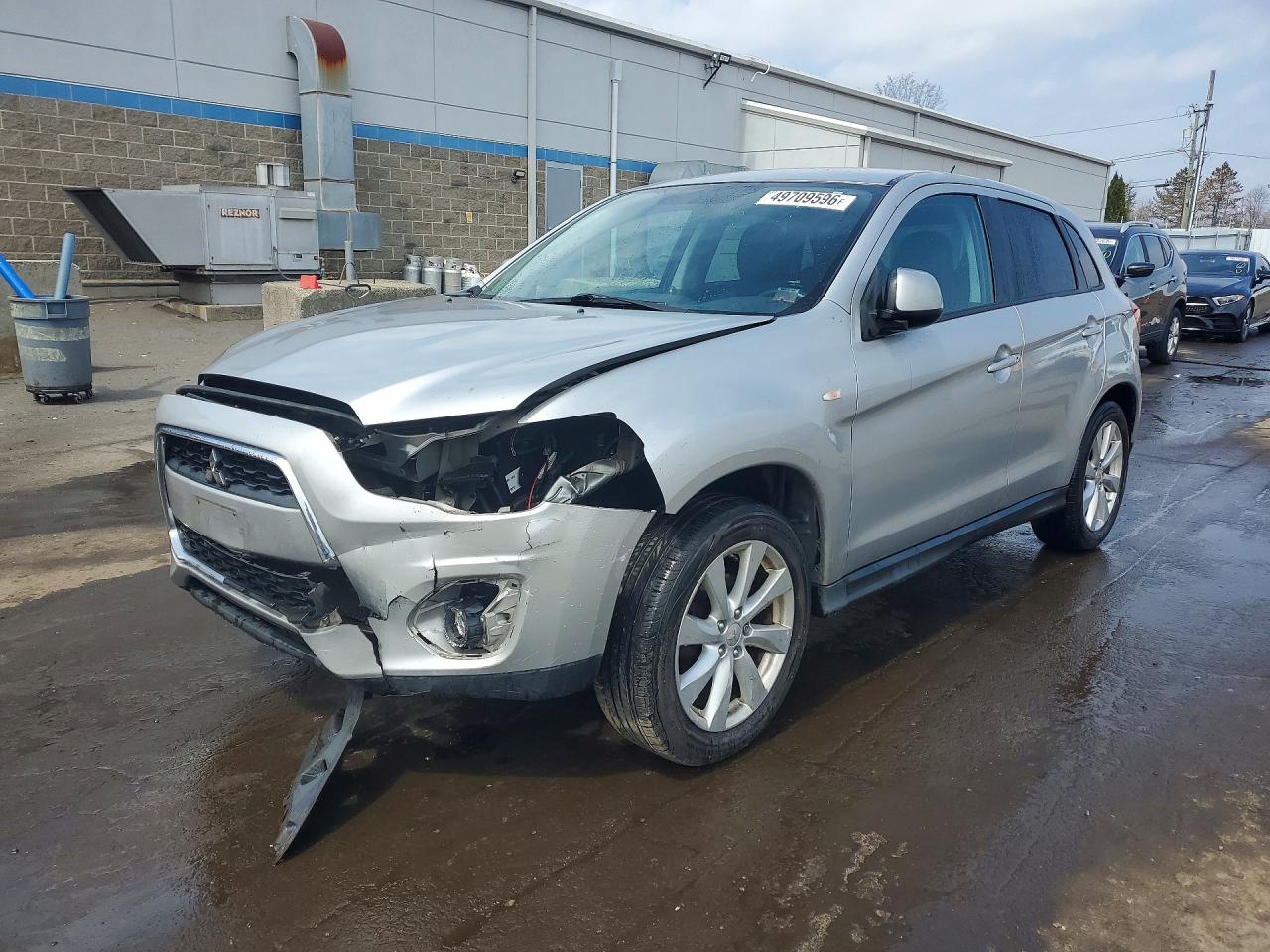Salvage Mitsubishi Outlander Image