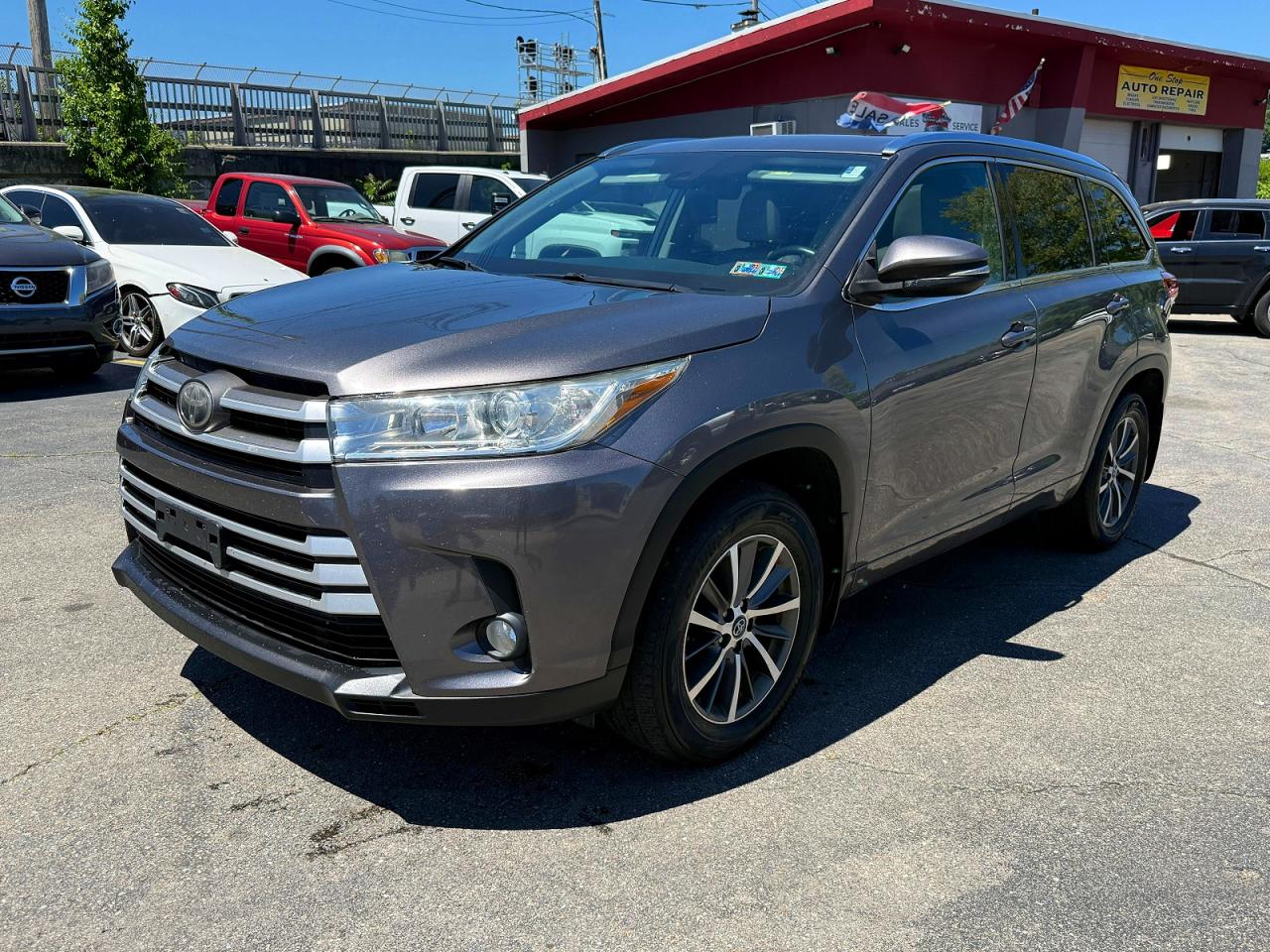 Salvage Toyota Highlander Image