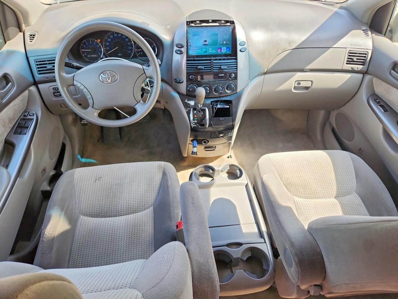 Toyota Sienna Le