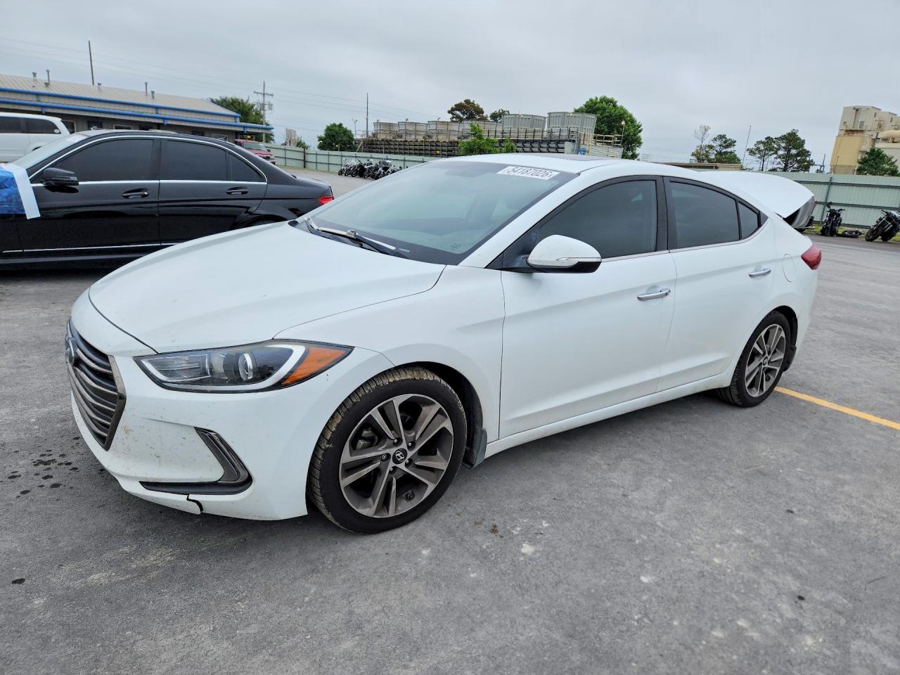 Salvage Hyundai ELANTRA Image