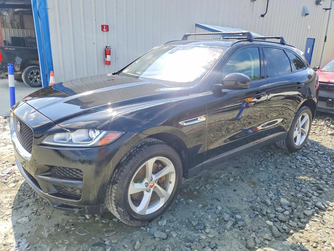 Salvage Jaguar F-PACE Image