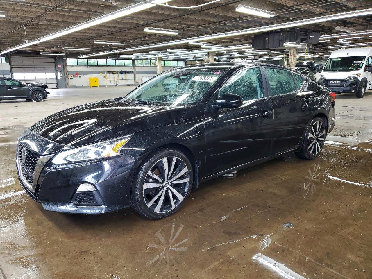 Salvage Nissan Altima Image
