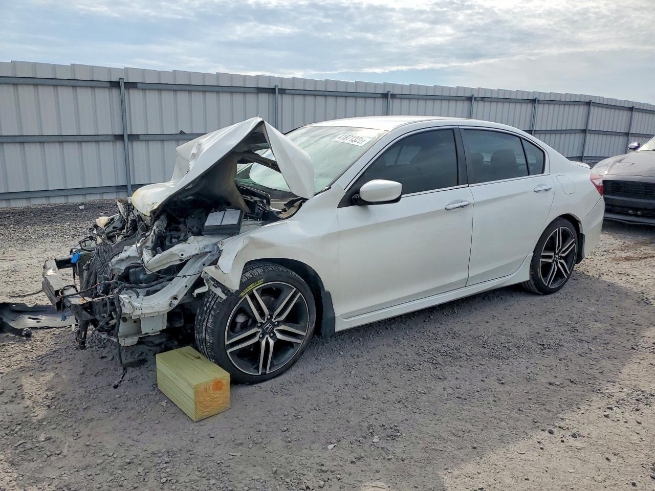 Salvage Honda Accord Image