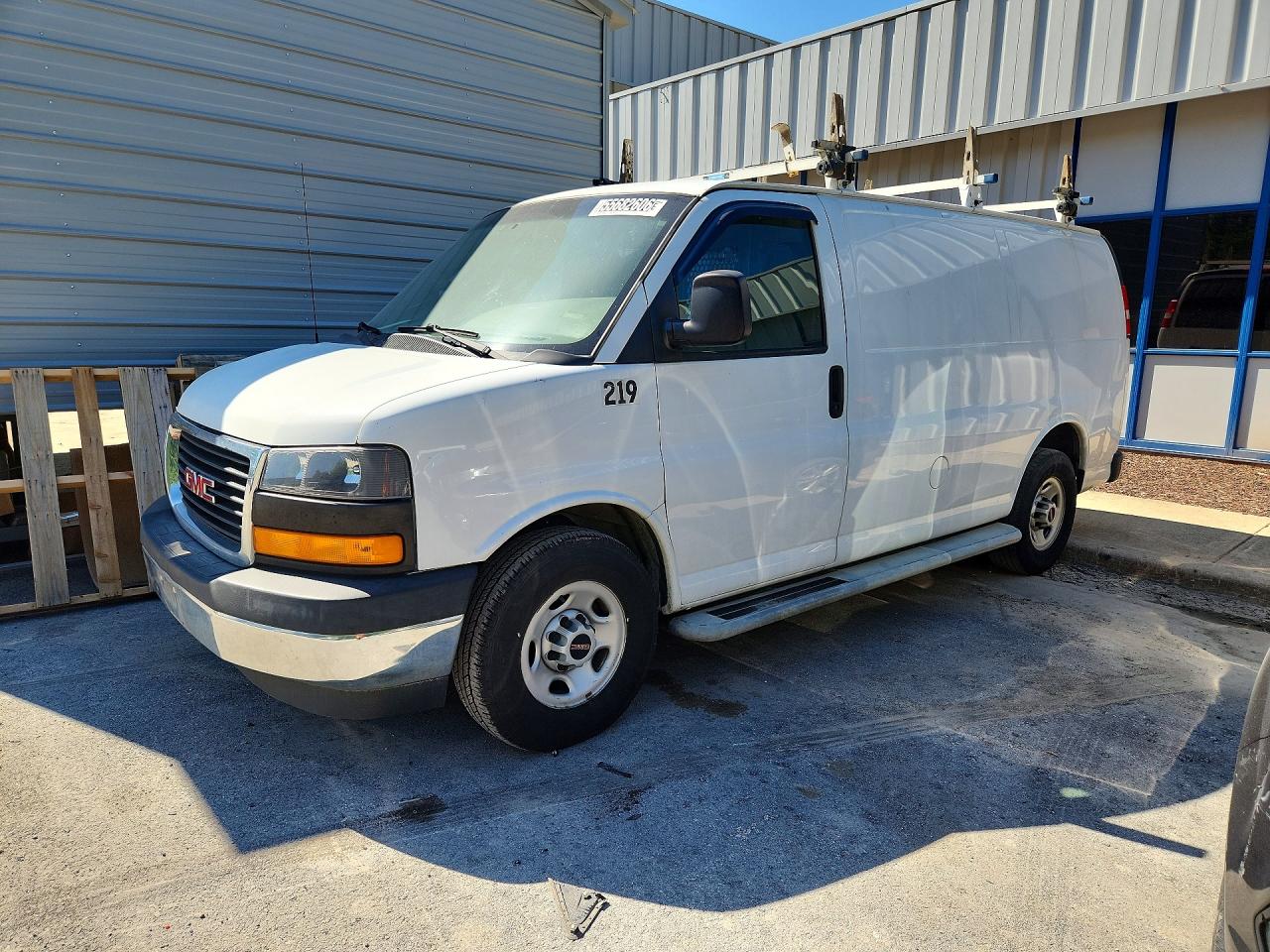 Salvage GMC Savana Image