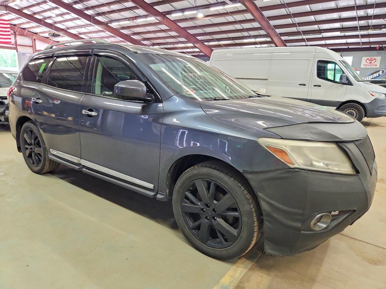 Nissan Pathfinder S