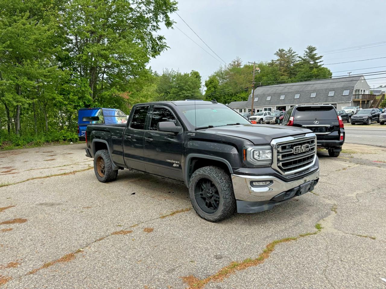 Salvage GMC Sierra Image