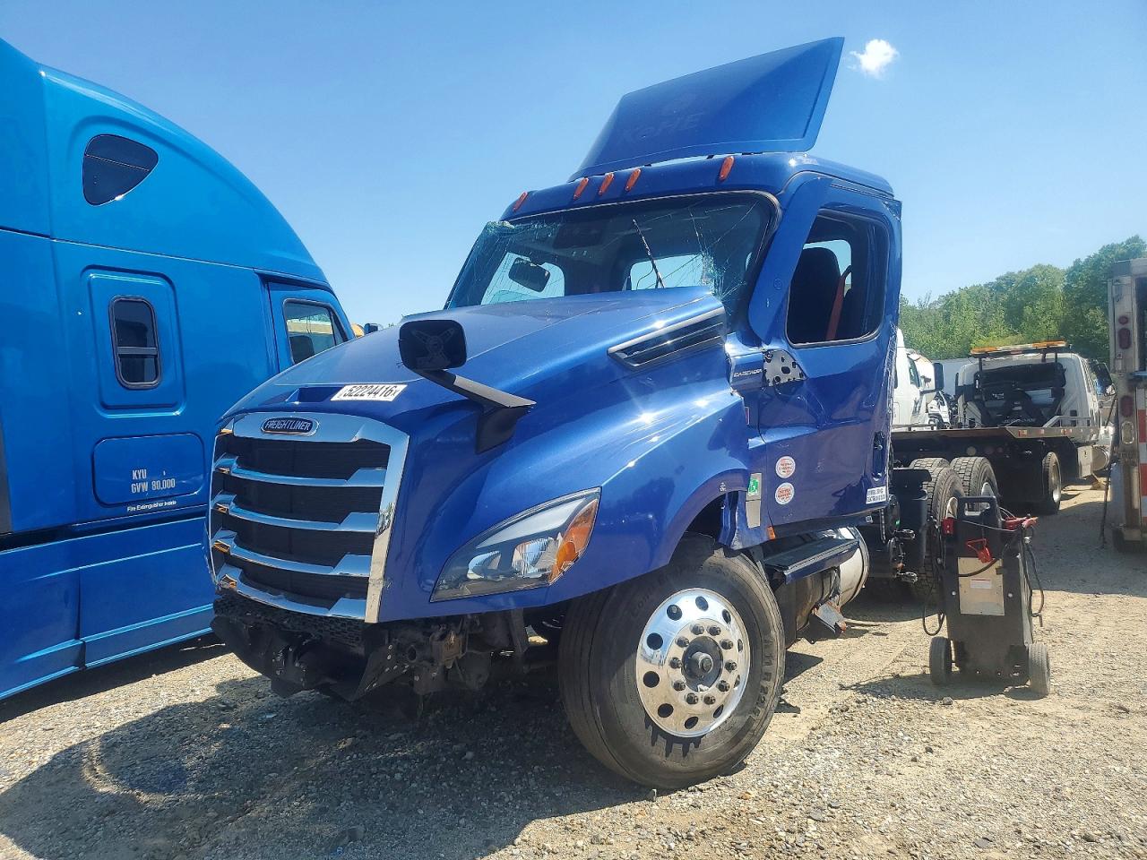 Freigliner Cascadia 126