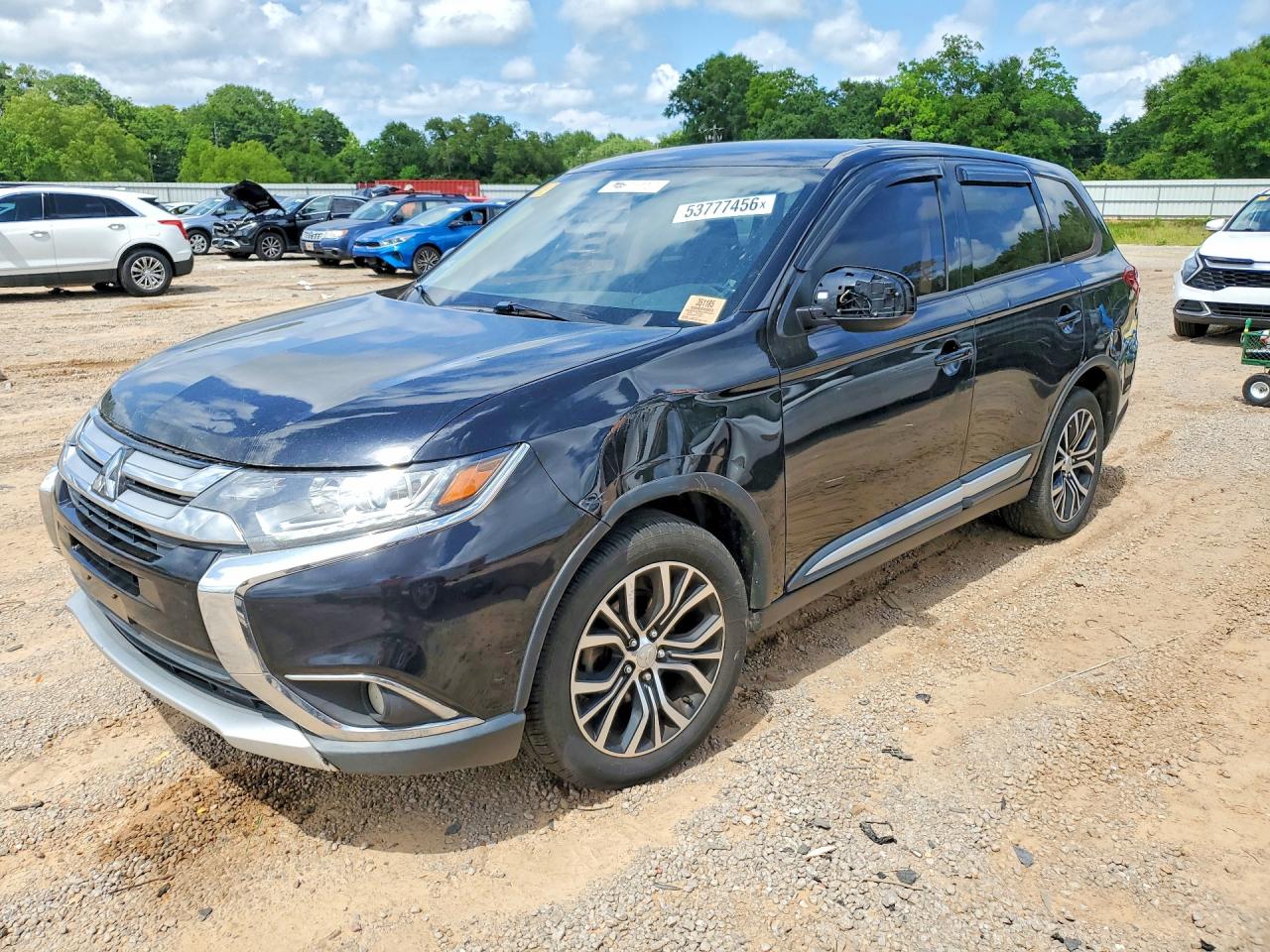 Salvage Mitsubishi Outlander Image