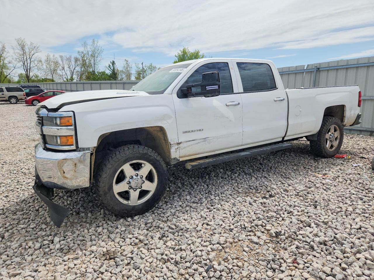 Salvage Chevrolet Silverado Image