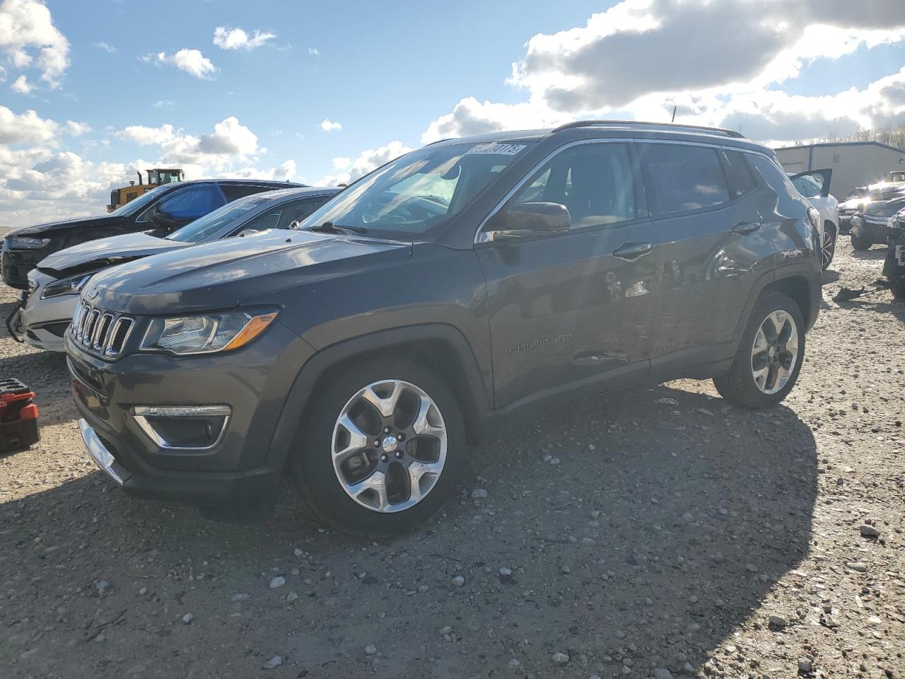 Salvage Jeep Compass Image