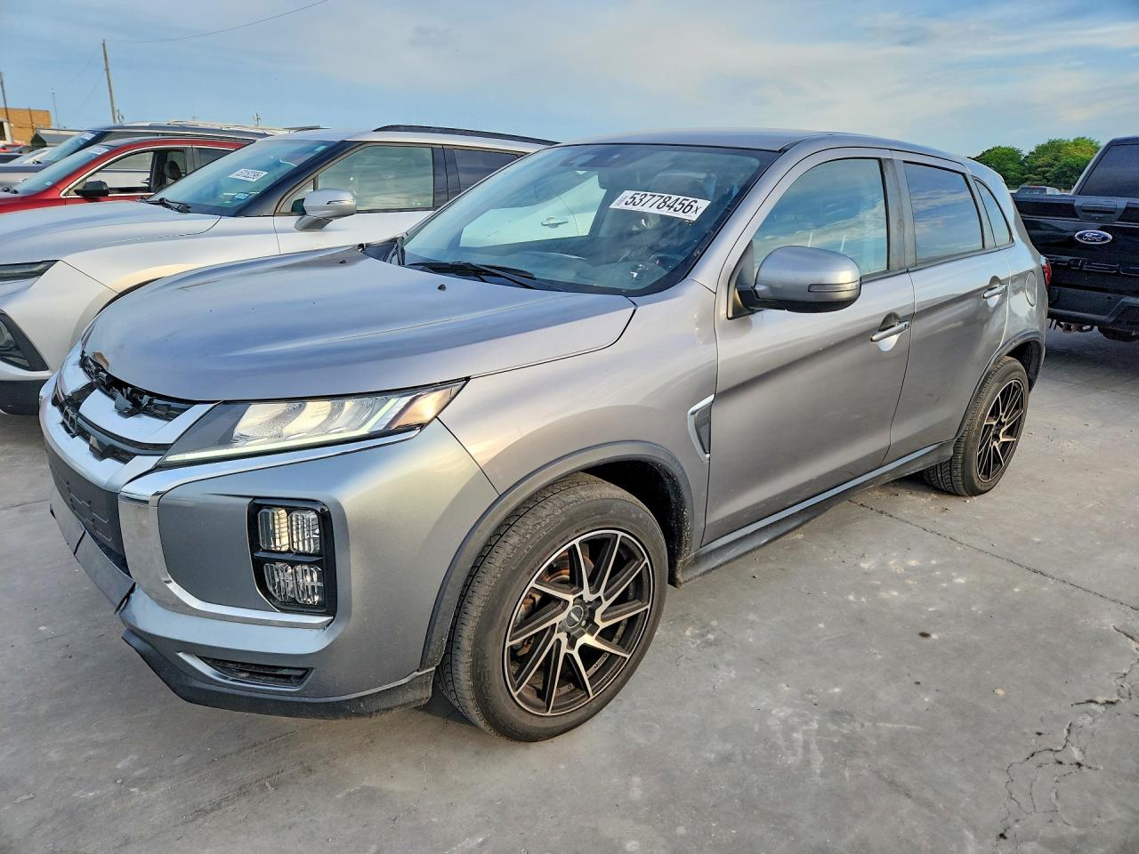 Salvage Mitsubishi Outlander Image