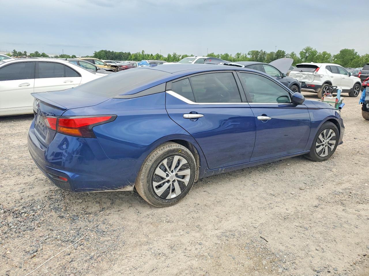 Nissan Altima S