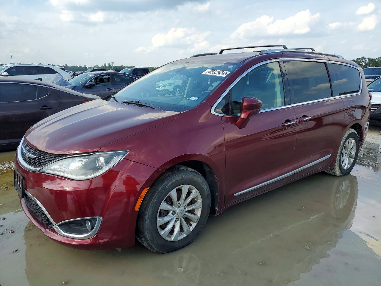 Salvage Chrysler Pacifica Image