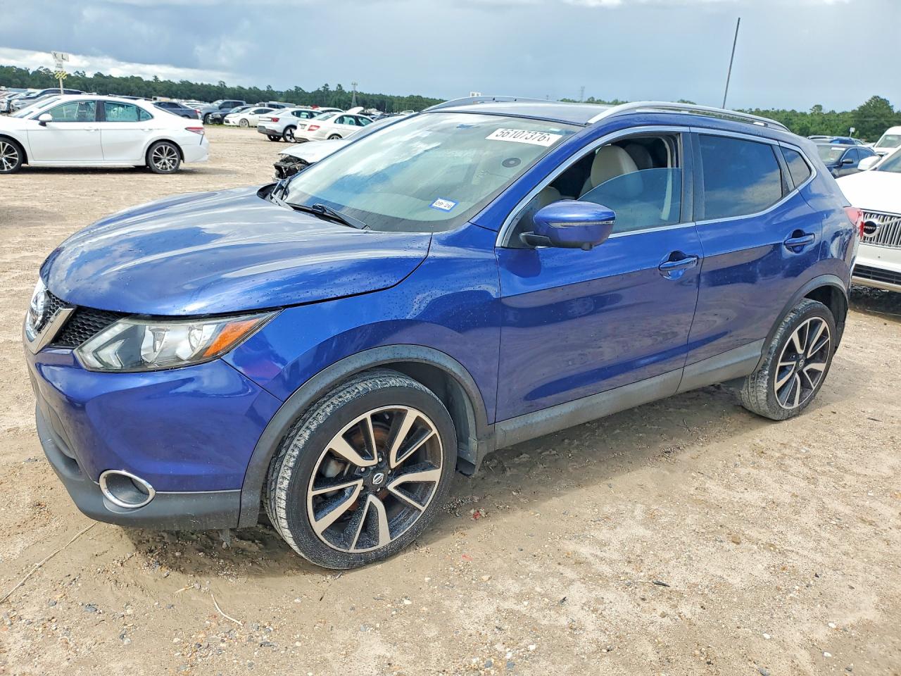 Salvage Nissan Rogue Image