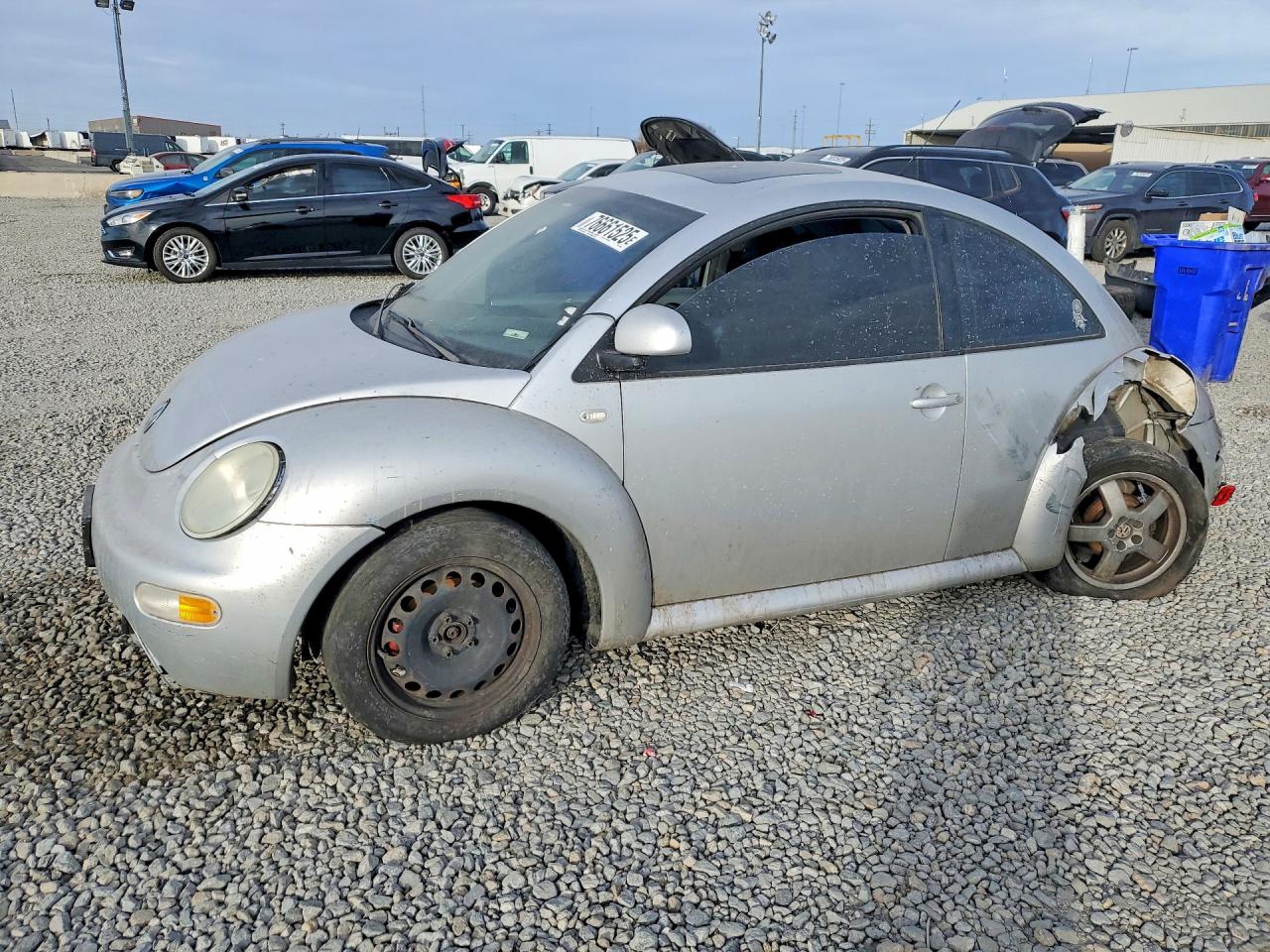 Salvage Volkswagen Beetle Image