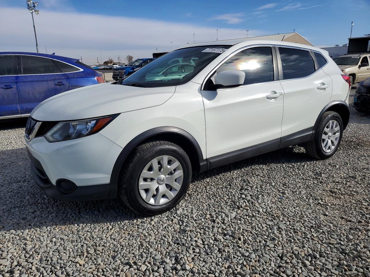 Salvage Nissan Rogue Image