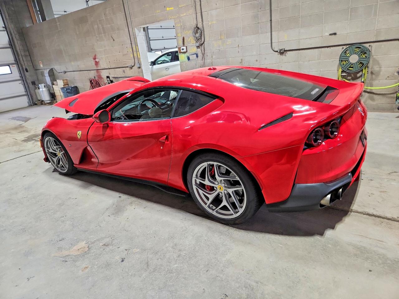 Ferrari 812