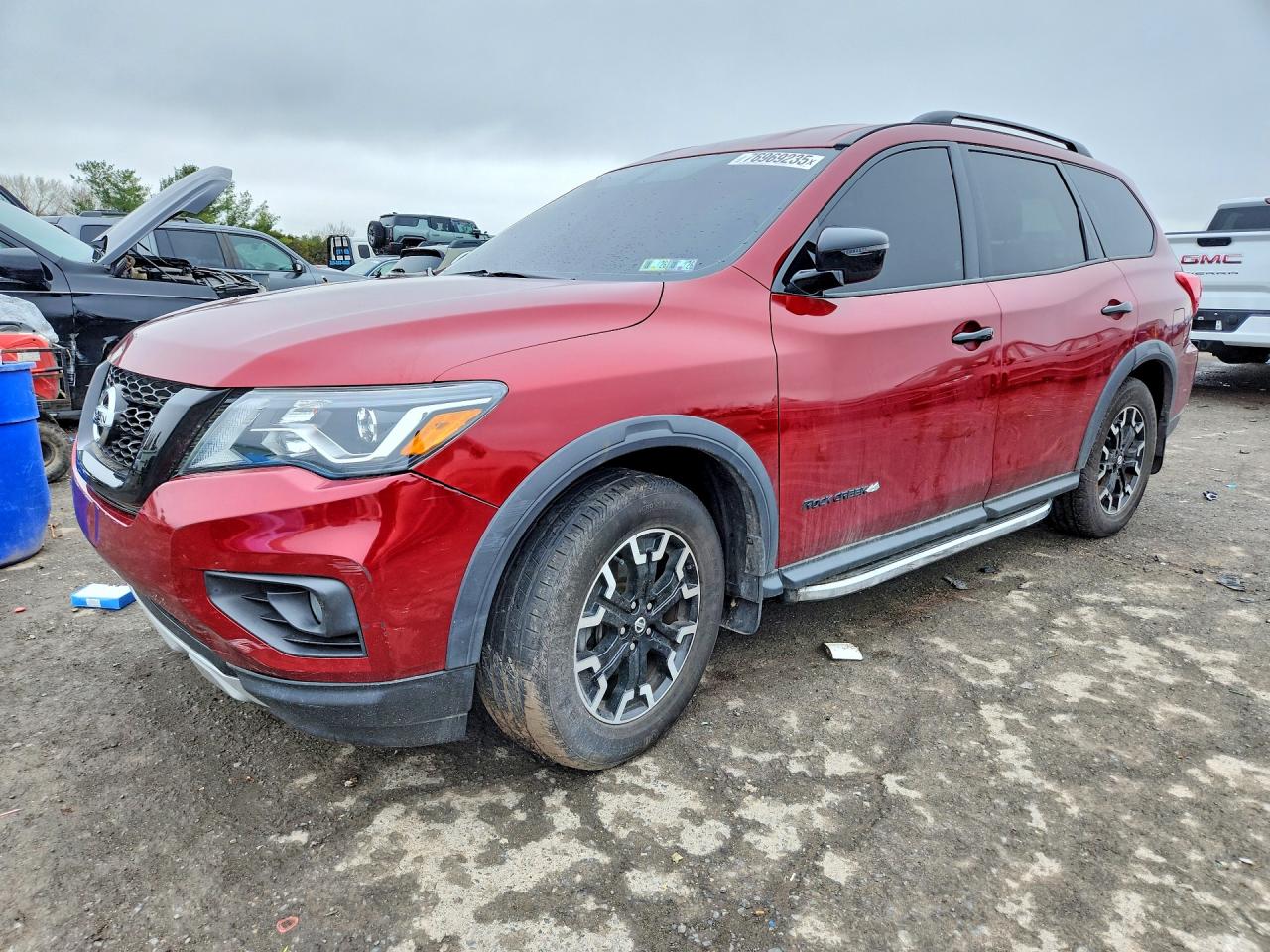 Salvage Nissan Pathfinder Image