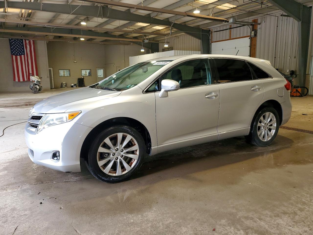 Salvage Toyota Venza Image