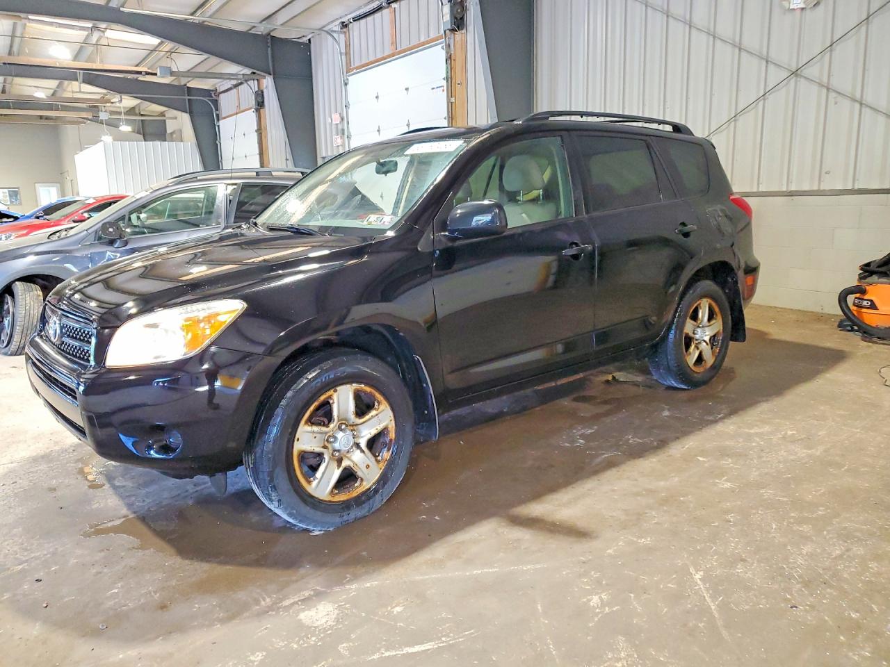 Salvage Toyota RAV4 Image