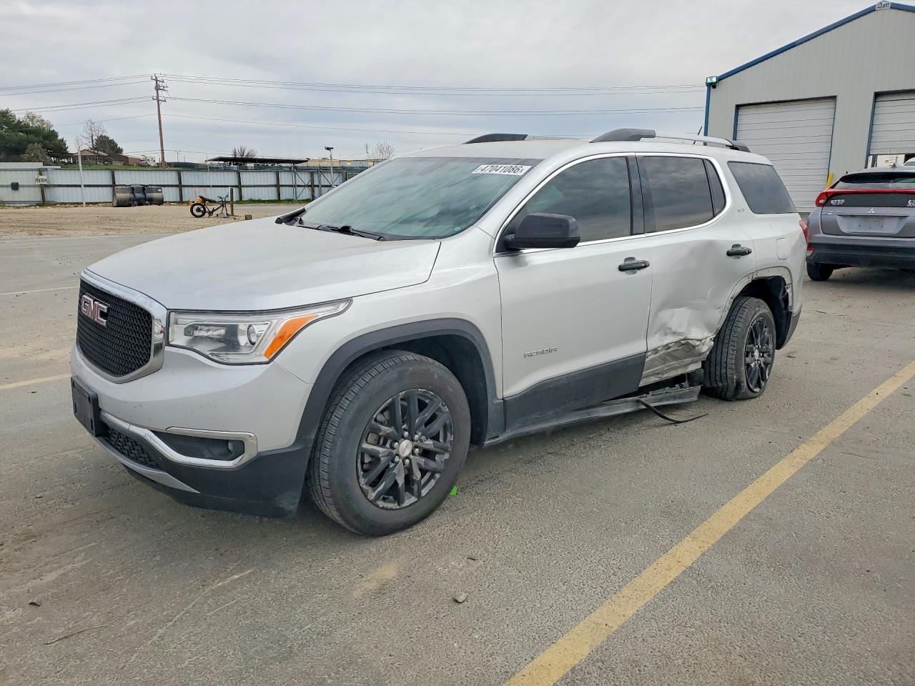 Salvage GMC Acadia Image