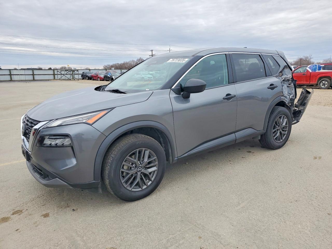 Salvage Nissan Rogue Image