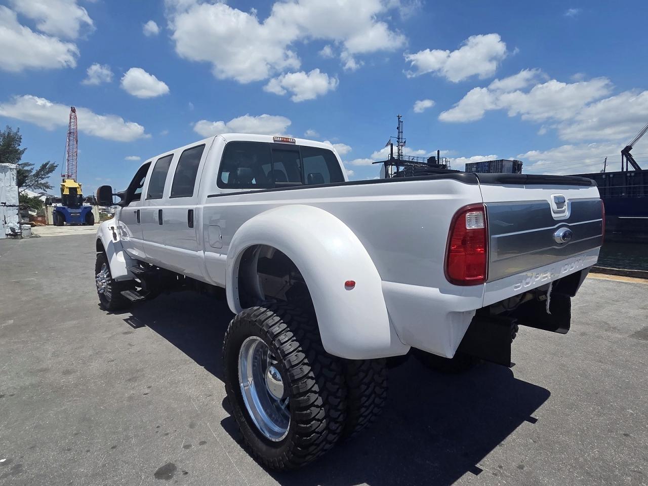 Salvage Ford F-350 Image