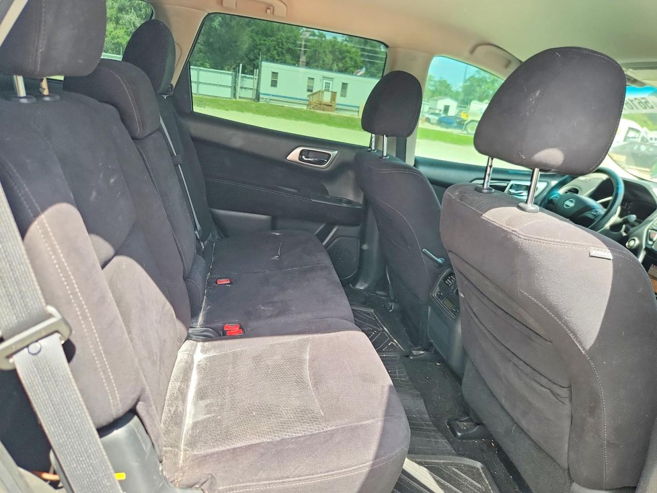 Nissan Pathfinder S
