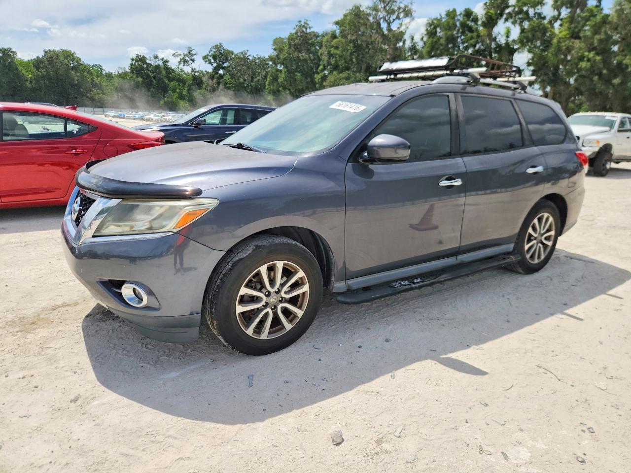 Salvage Nissan Pathfinder Image