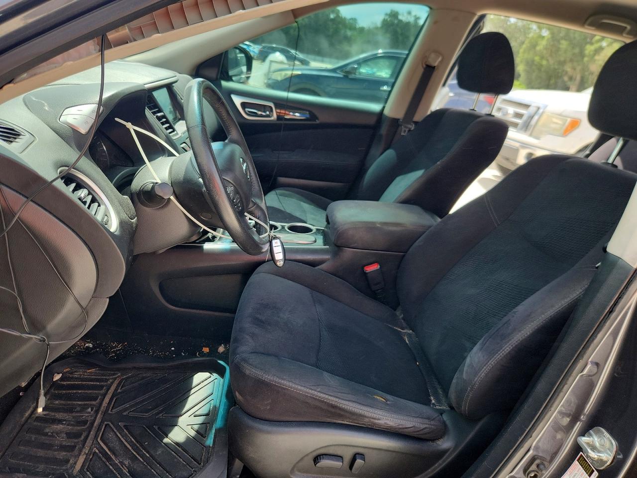 Nissan Pathfinder S