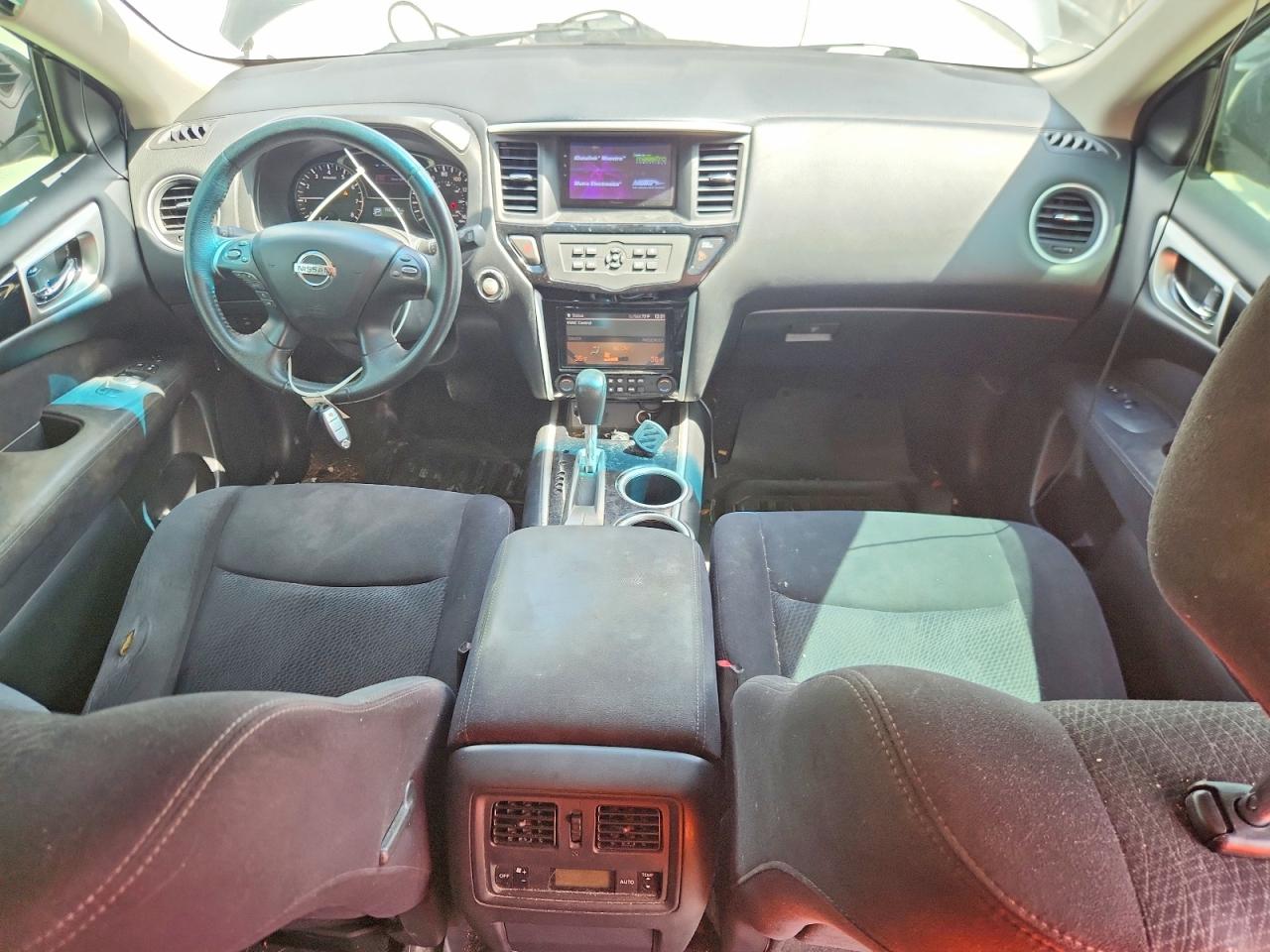 Nissan Pathfinder S
