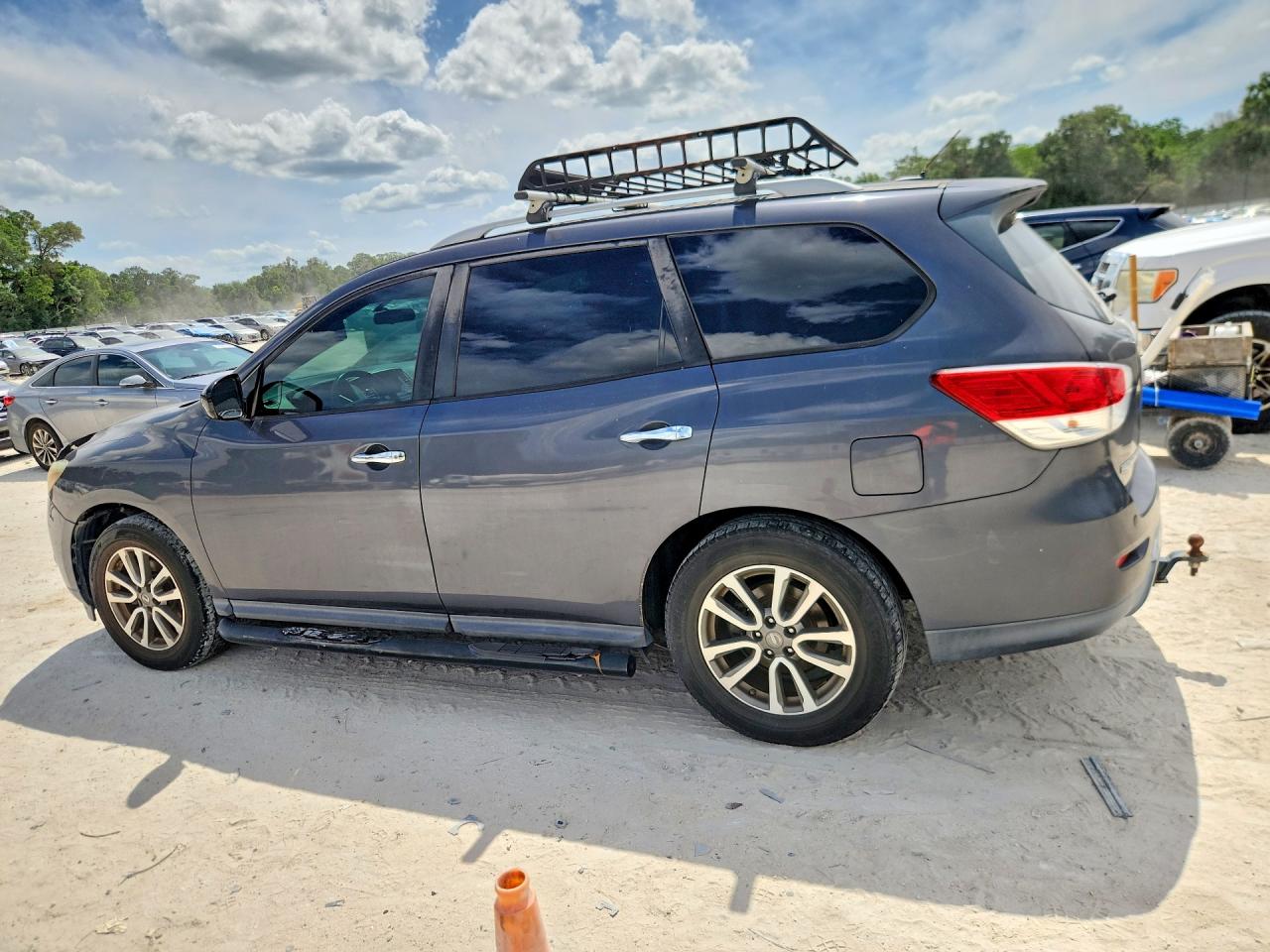 Nissan Pathfinder S