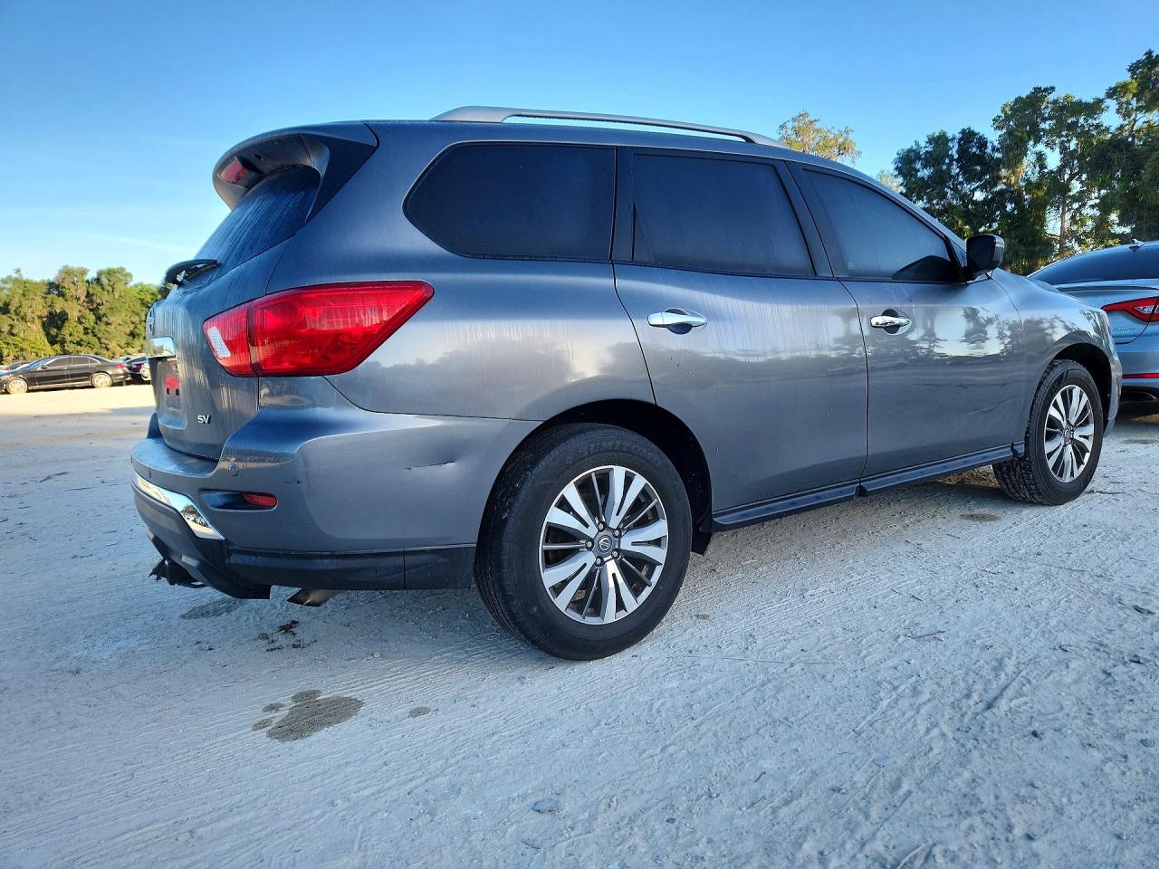 Nissan Pathfinder Sv