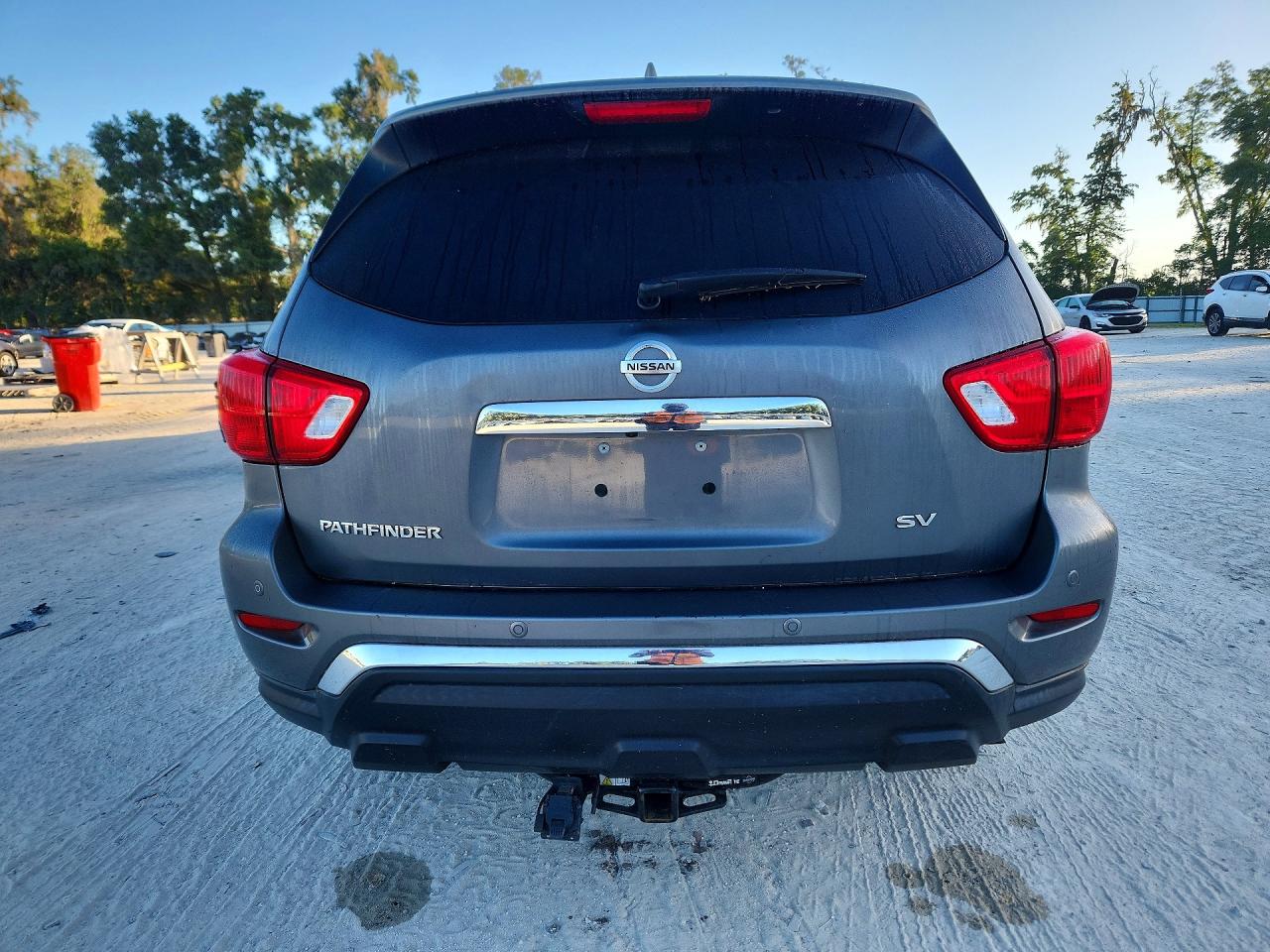 Nissan Pathfinder Sv