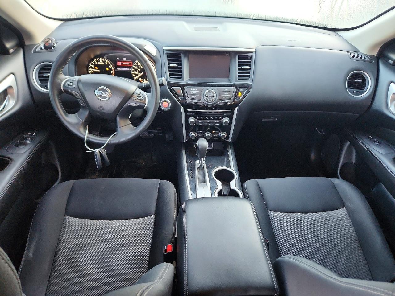 Nissan Pathfinder Sv