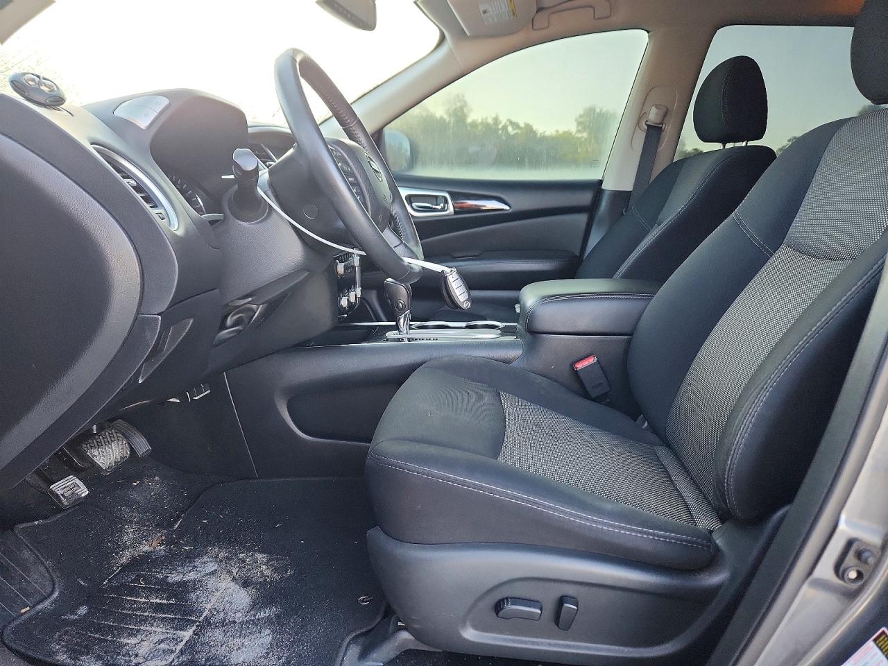 Nissan Pathfinder Sv