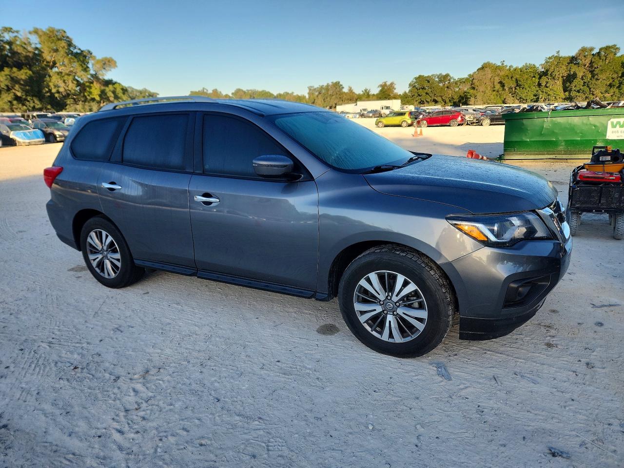 Nissan Pathfinder Sv