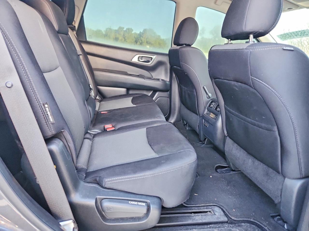 Nissan Pathfinder Sv