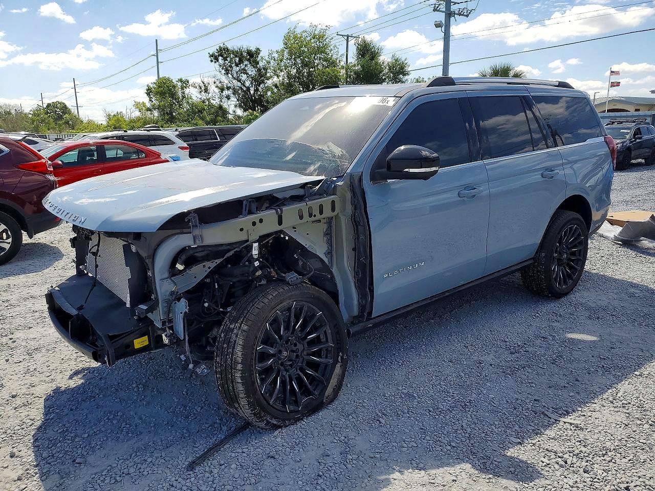 Salvage Ford Expedition Image