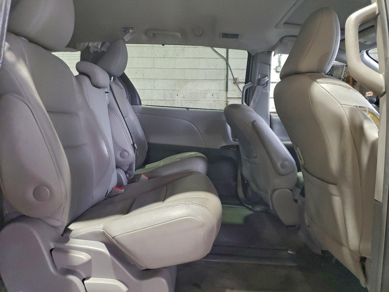 Toyota Sienna Xle 8-passenger