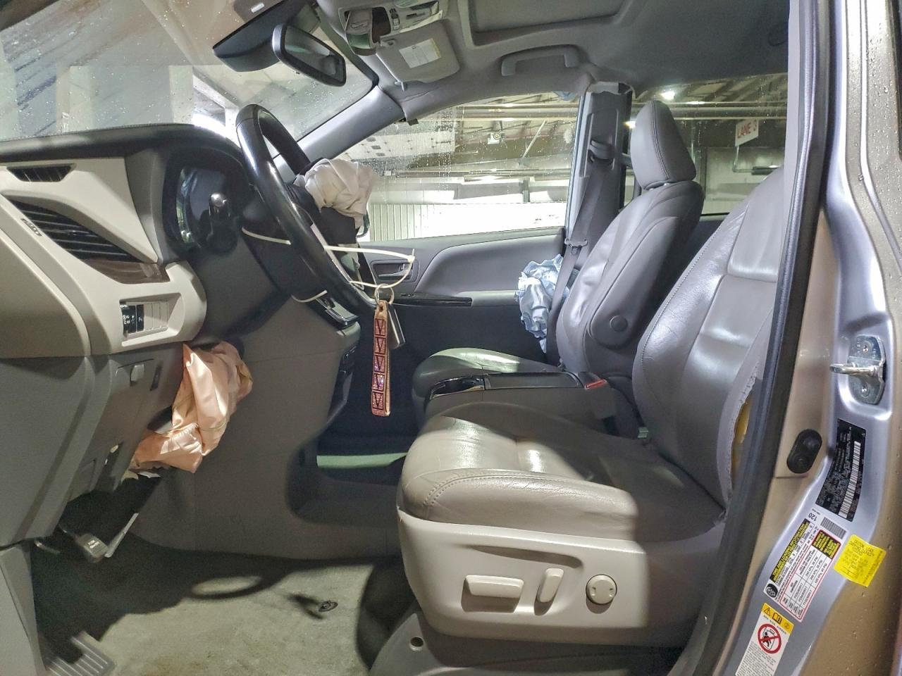 Toyota Sienna Xle 8-passenger