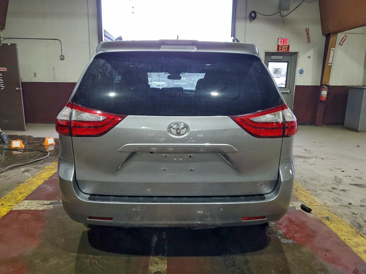 Toyota Sienna Xle 8-passenger